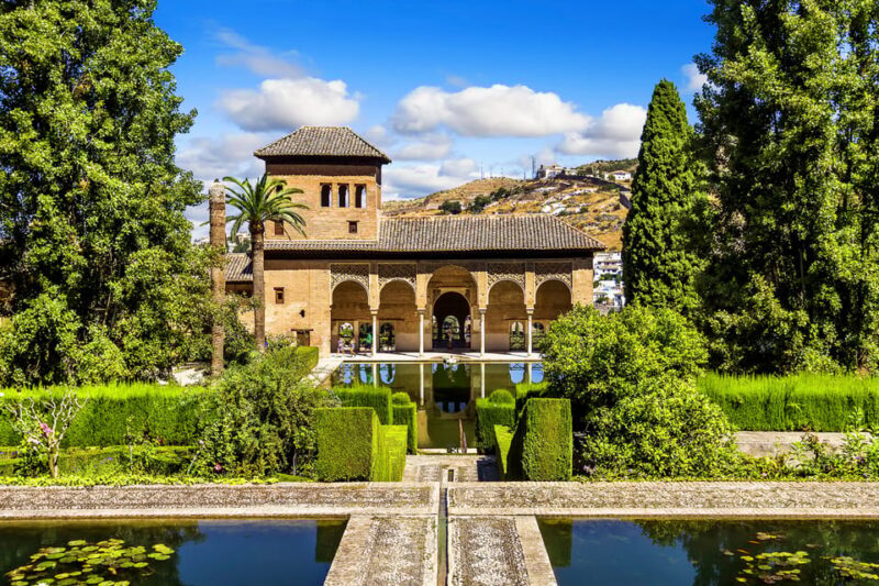 Granada: Alhambra and Albaicín Small Group Tour - The Value of This Guided Tour