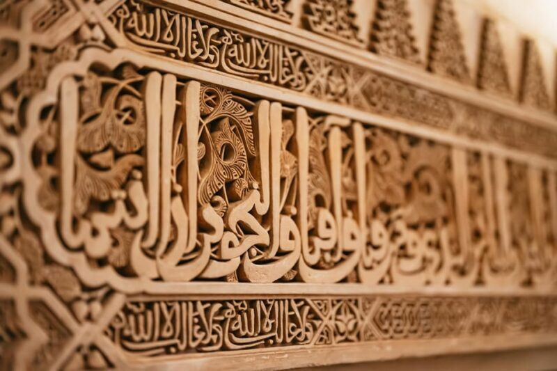 Granada: Alhambra and Nasrid Palaces Guided Tour at Night - The Nasrid Palaces