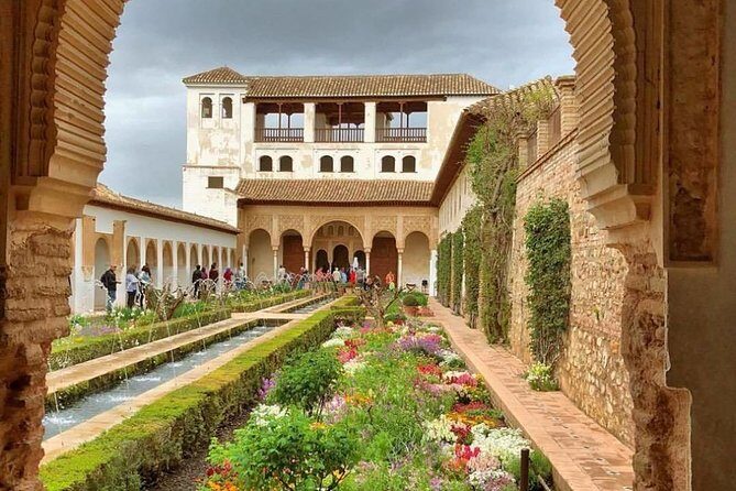 Granada: Alhambra Comlex + Nasrid Palaces + Alcazaba Guided Tour - A Detailed Look at the Tour Experience