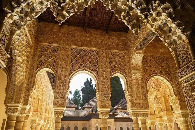 Granada: Alhambra Comlex + Nasrid Palaces + Alcazaba Guided Tour - Who Should Take This Tour?