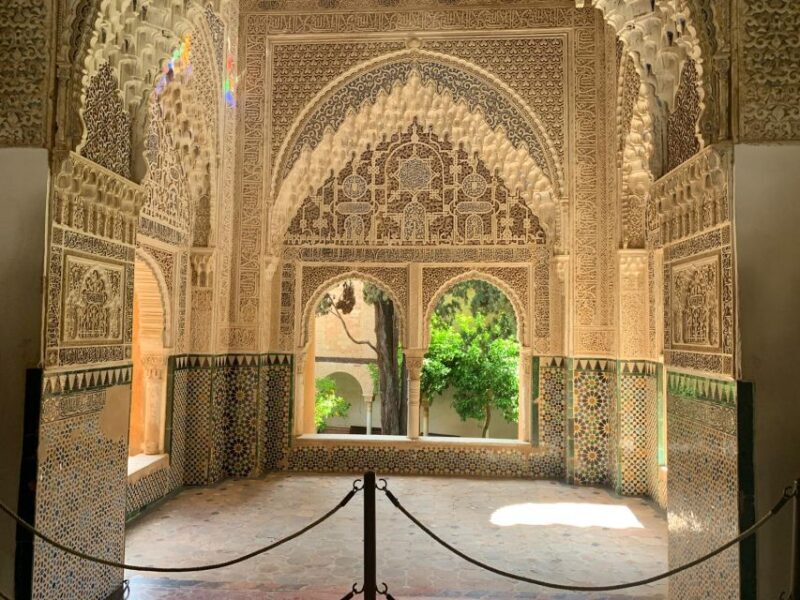 Granada: Alhambra Complex Guided Tour with Ticket - How the Tour Works
