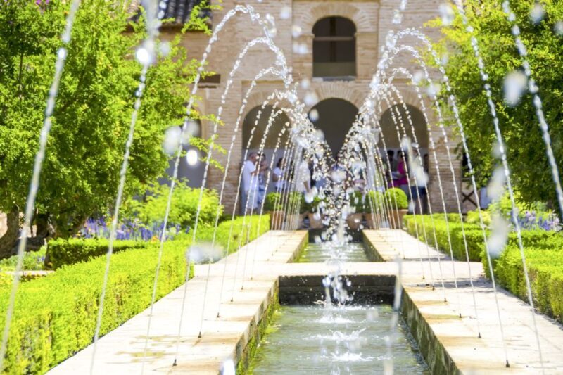 Granada: Alhambra Gardens, Generalife & Alcazaba Guided Tour - Discovering the Alcazaba