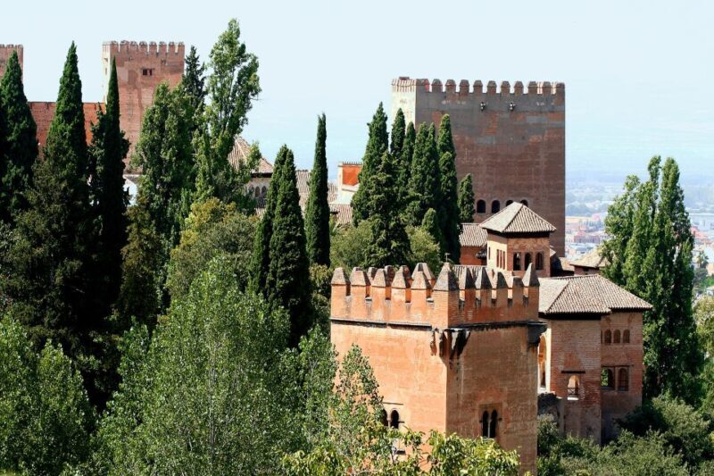 Granada: Alhambra Guided Tour w/ Nasrid Palaces & City Pass - Who Will Love This Tour?