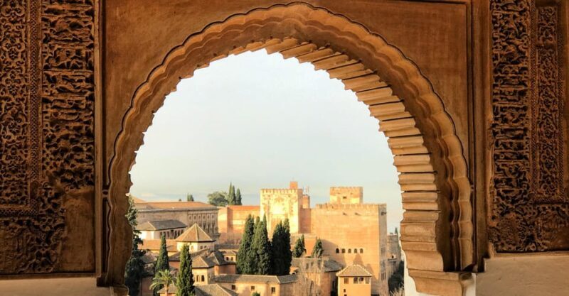 Granada: Alhambra & Nasrid Palaces Small Group Guided Tour - The Value of the Guided Experience