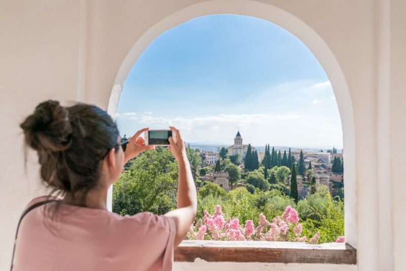 Granada: Alhambra Ticket and Guided Tour with Nasrid Palaces - Granada: Alhambra Ticket and Guided Tour with Nasrid Palaces