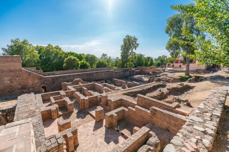 Granada: Alhambra Ticket and Guided Tour with Nasrid Palaces - Why This Tour Provides Great Value