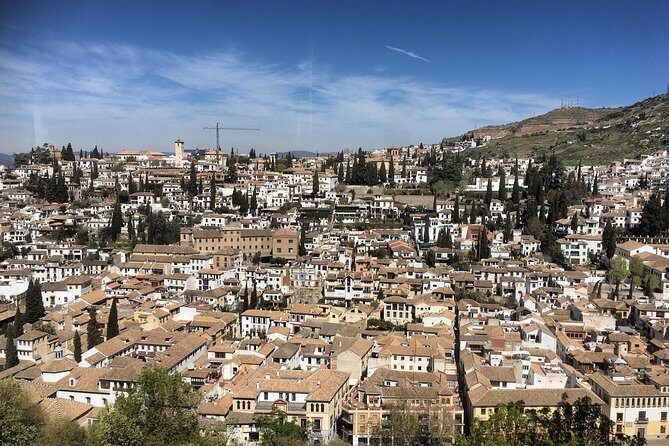 Granada and Albaicin: Wine and Tapas Tour - Views and Atmosphere