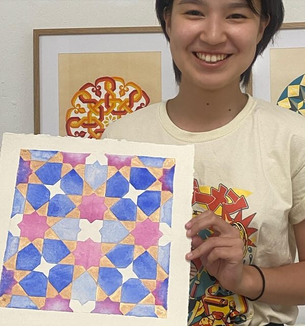 Granada: Draw and paint designs of the Alhambra - Key Points