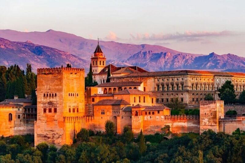 Granada: Private custom tour with a local guide - Who Should Consider This Tour?