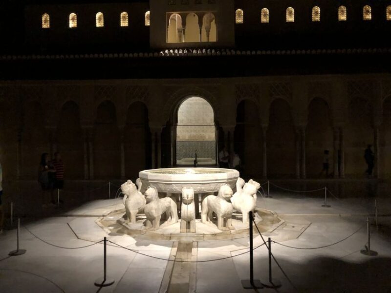 Granada: The Alhambra and Nasrid Palaces Guided Night Tour - Experience Breakdown: What to Expect on the Night Tour