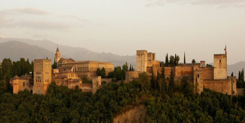 Granada: Walking Tour with Panoramic City Views - Exploring Granada: A Walking Tour with Panoramic City Views