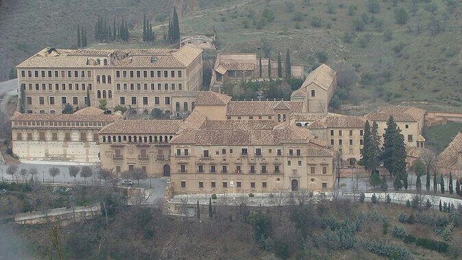 Granada's Hidden Treasures: Albayzin and Sacromonte Walking Tour - Key Points