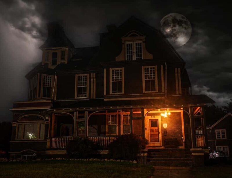 Grand Rapids Wraiths and Witches Ghost Tours - A Closer Look at the Ghost Tour Experience