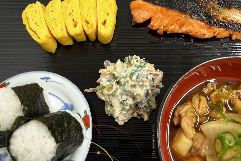 Grandmas Traditional Japanese Cooking Class & Tea Ceremony - Learning dashi with kombu and dried bonito