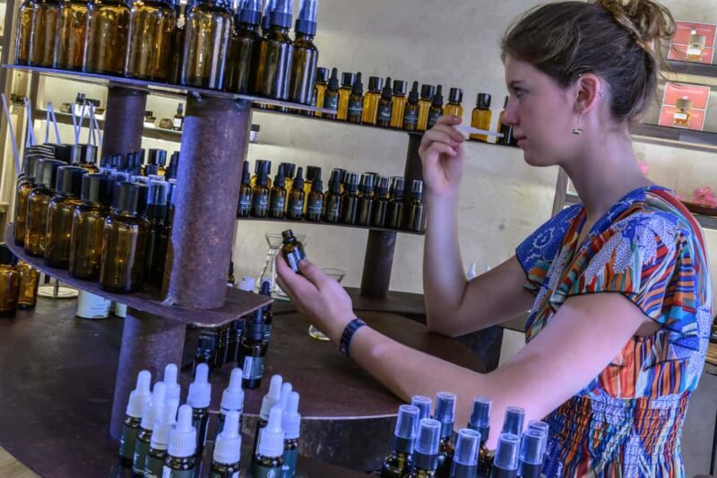 Grasse: 100% natural perfume creation workshop - An In-depth Look at the Perfume Workshop Experience