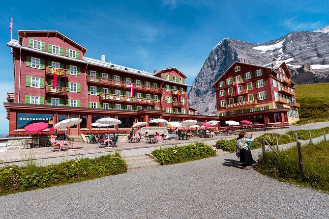 Grindelwald - Kleine Scheidegg - Lauterbrunnen Small Group Tour - The Showstopper: Lauterbrunnen Valley