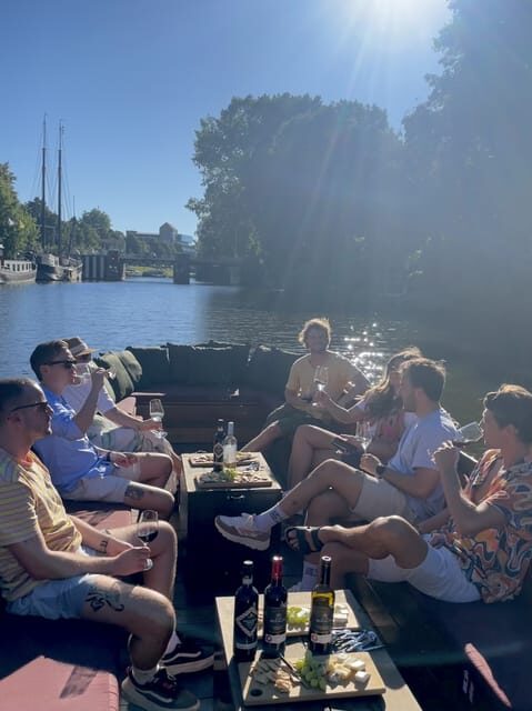 Groningen: Evening Cheese and Wine cruise - The Cheese and Wine Experience