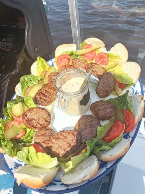 Groningen: Private Highlights BBQ with Drinks on the Lake - Key Points