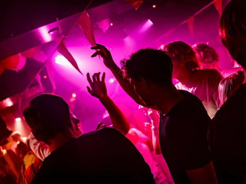 Groningen: Pub Crawl with Pub Quiz, Free Shots and Games - Groningen: Pub Crawl with Pub Quiz, Free Shots and Games