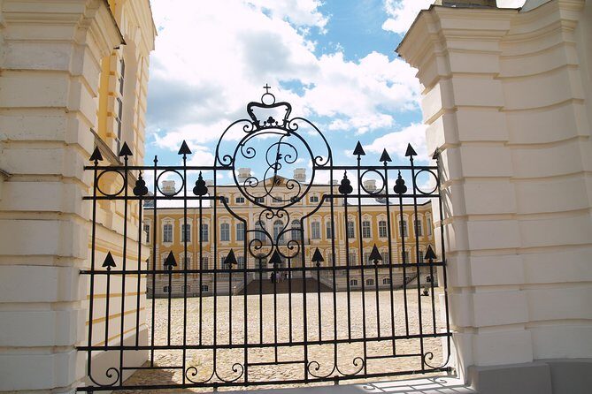 Group Day trip to Rundale Palace, Hill of Crosses & Bauska Castle - Considerations