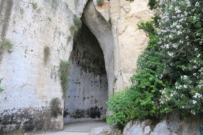 Group guided tour of the archaeological park of Neapolis - Exploring the Neapolis Archaeological Park in Syracuse