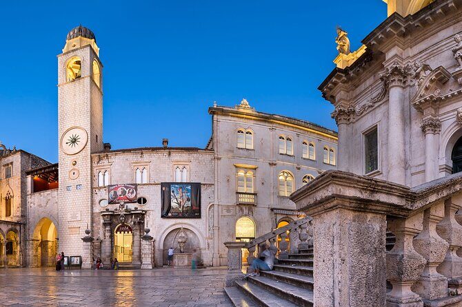 Group Tour Evening Stroll Through The Old Town - Key Points