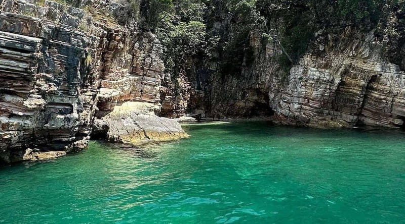 Group Tour From Saranda to Krorez Free Drink Umbrella - FAQ