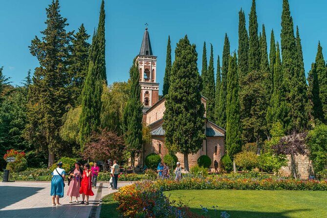 Group Tour from Tbilisi: Sighnaghi, Bodbe & 8 Wine Tastings - Key Points