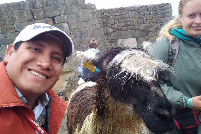 Group tour in Machupicchu from Aguas Calientes. - A Practical Guide to the Group Tour in Machu Picchu from Aguas Calientes