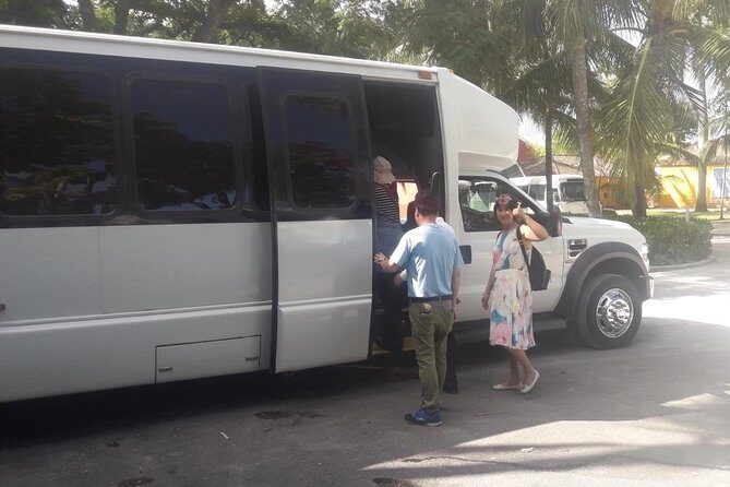 Group transfer - A Simple, Stress-Free Start to Your Nassau Vacation