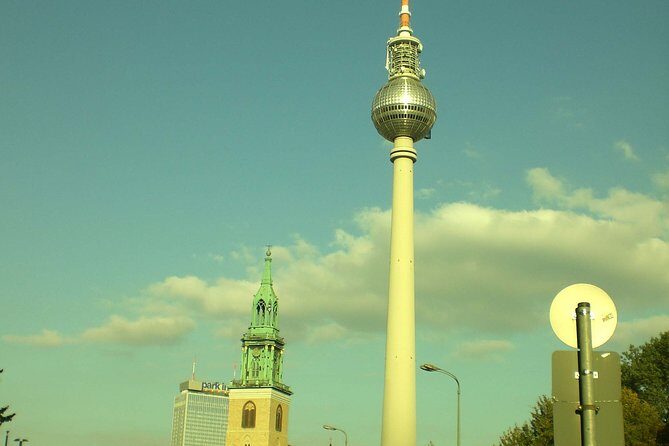 Group Walking Tour (1-20 people): 3 Hours Old-town, Brandenburg Gate and more... - An In-Depth Look at the Private Berlin Walking Tour: A Balanced Guide for Curious Travelers