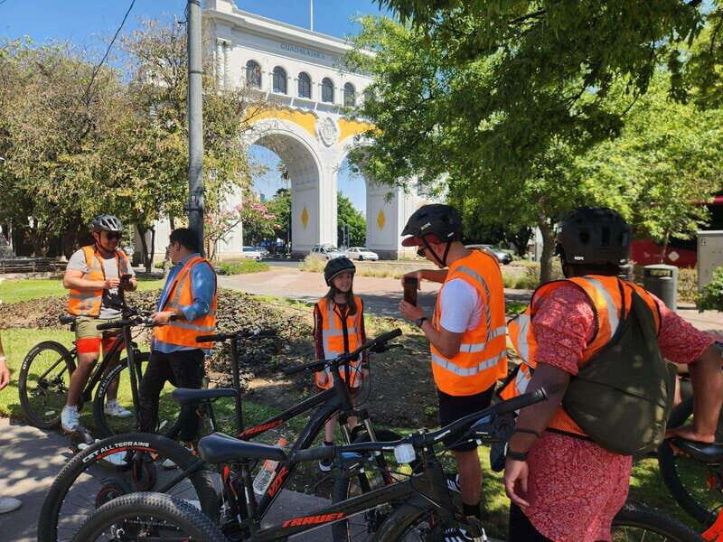 Guadalajara: Bicycle tour of the city visiting places of interest. - Why Choose a City Bike Tour?
