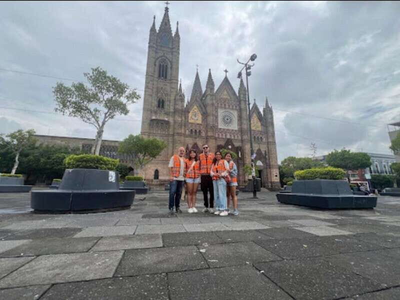 Guadalajara: Bicycle tour of the city visiting places of interest. - Who Is This Tour Perfect For?