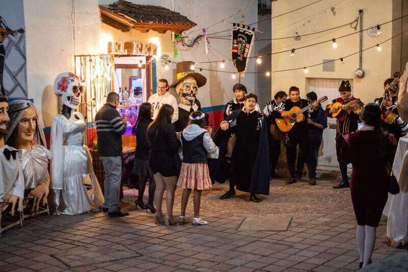Guanajuato: Night Walk with the Estudiantina - Who Should Do This Tour?