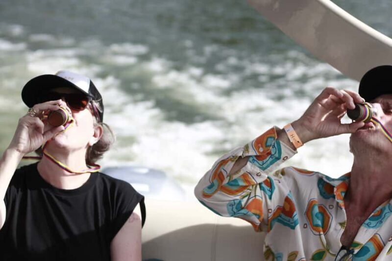 Guatapé: Day trip with Transport, Food & Boat - Transportation and Guides