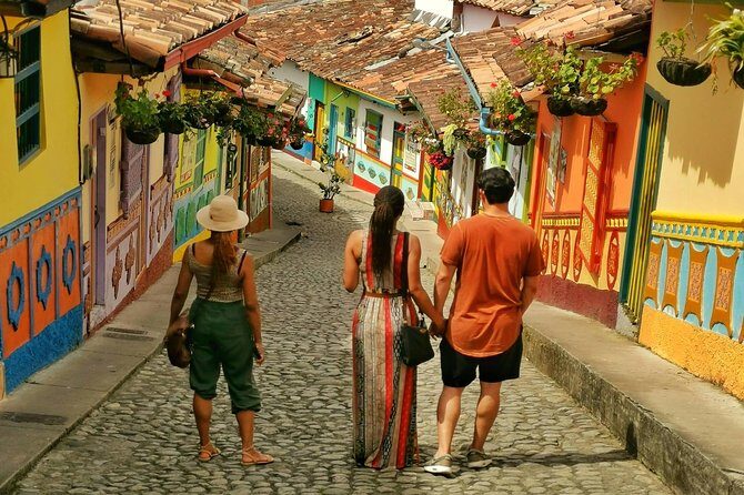 Guatape & Horseback Riding Private Tour From Medellin - Climbing El Penol: A 740-Plus Step Challenge