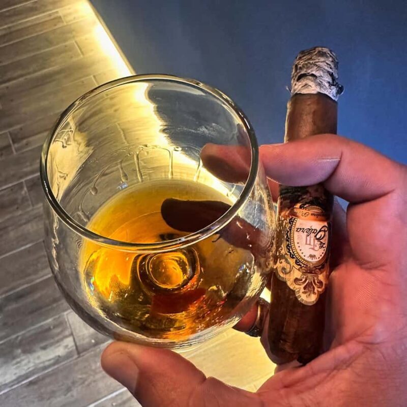 Guatapé: Luxury Cigar Cruise on the Lake with Los Puros Hermanos - Key Points