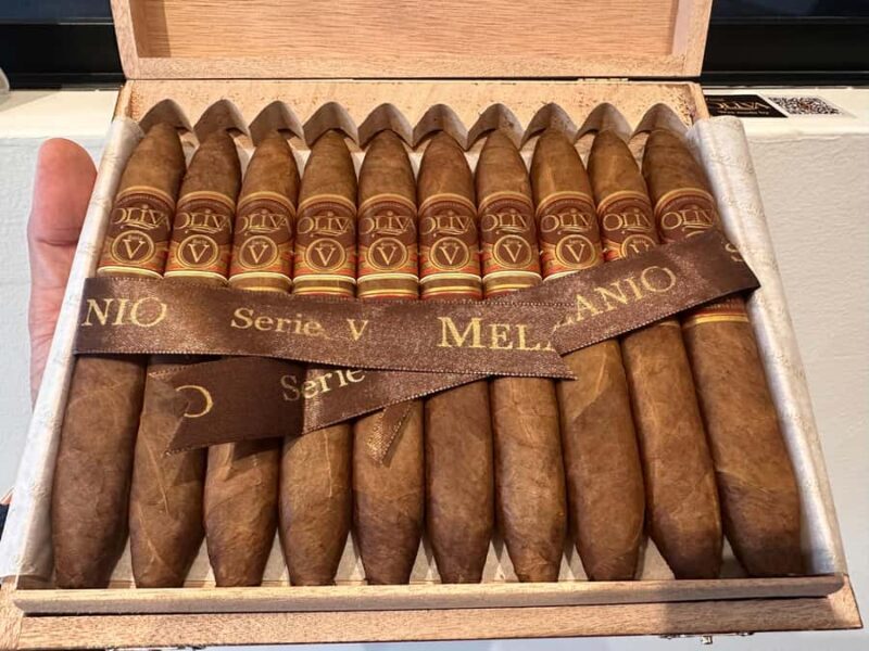 Guatapé: Luxury Cigar Cruise on the Lake with Los Puros Hermanos - The Experience in Detail