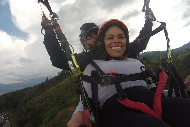 Guatape Private Adventure Tour with Paragliding - Key Points