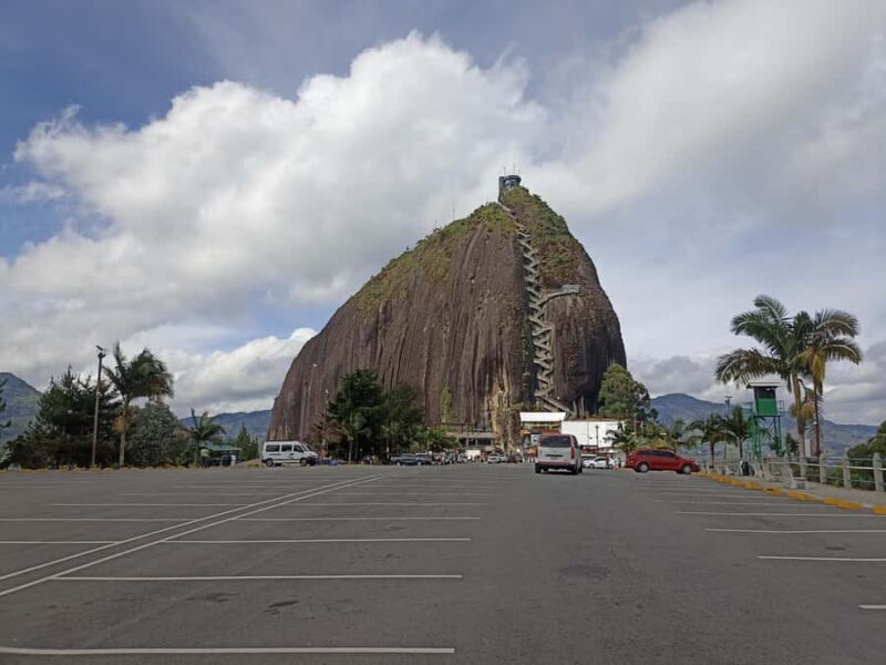 GUATAPÉ: PRIVATE TOUR 8 PX EL PEÑOL, GUATAPE, BOAT AND LUNCH IN KITCHEN OC. - Key Points