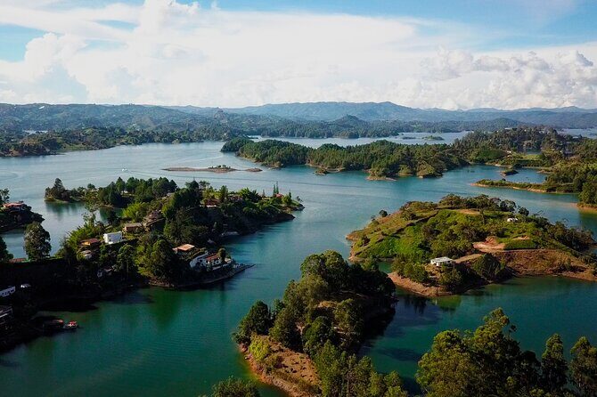 Guatape Private Tour with Helicopter Ride from Medellin - Discover Guatapé: The Perfect Blend of Adventure and Culture