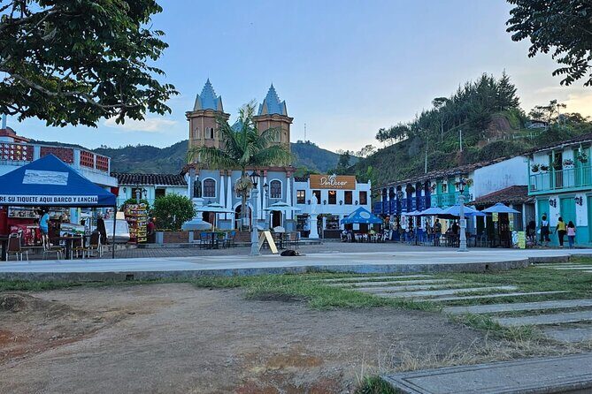 Guatapé Tour and Dam Boat Tour from Medellín - Key Points