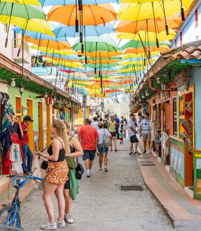 Guatapé Tour by Chiva + Visit to Pablo Escobar's Hacienda - FAQs