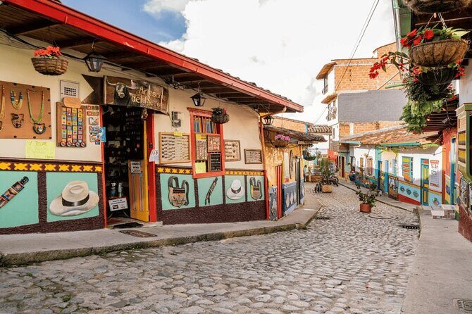 Guatape Tour from Medellin (Shared and Private Tour) - In-Depth Look at the Guatapé Tour Experience