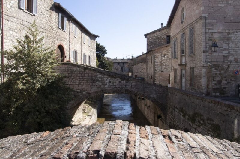 Gubbio: Old Town Guided Walking Tour with Piazza Grande - Is This Tour Right for You?