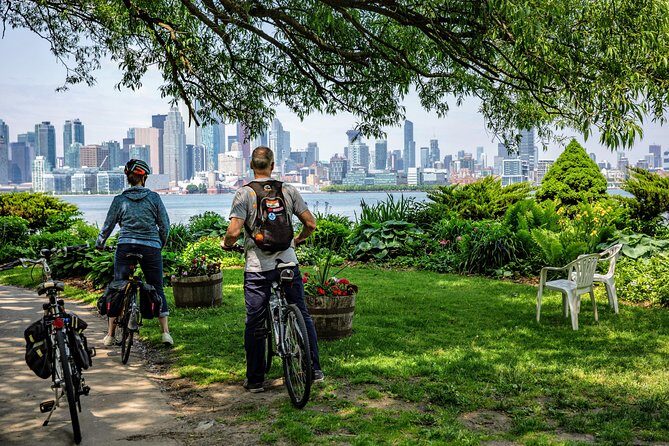 Guided Bicycle Tour - Toronto Waterfront, Island and Distillery - A Closer Look at the Toronto Bicycle Tour