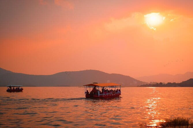 Guided Ghat Walk Experience with Boat Ride in Udaipur with a local - A Scenic Stroll and Boat Ride Through Udaipur’s Iconic Ghats