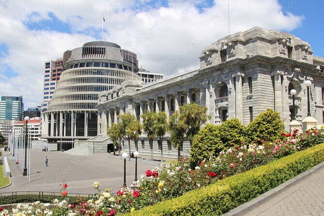 Guided Small Group Walking Tour in Wellington - Key Points