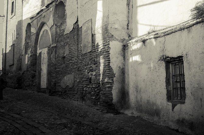 Guided tour Conspiracy in the Albaicín - A Deep Dive into the Conspiracy in the Albaicín Tour