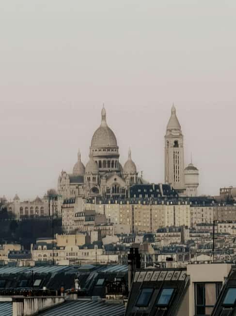 Guided tour in Paris in a vintage car Arabic English speaker - Key Points